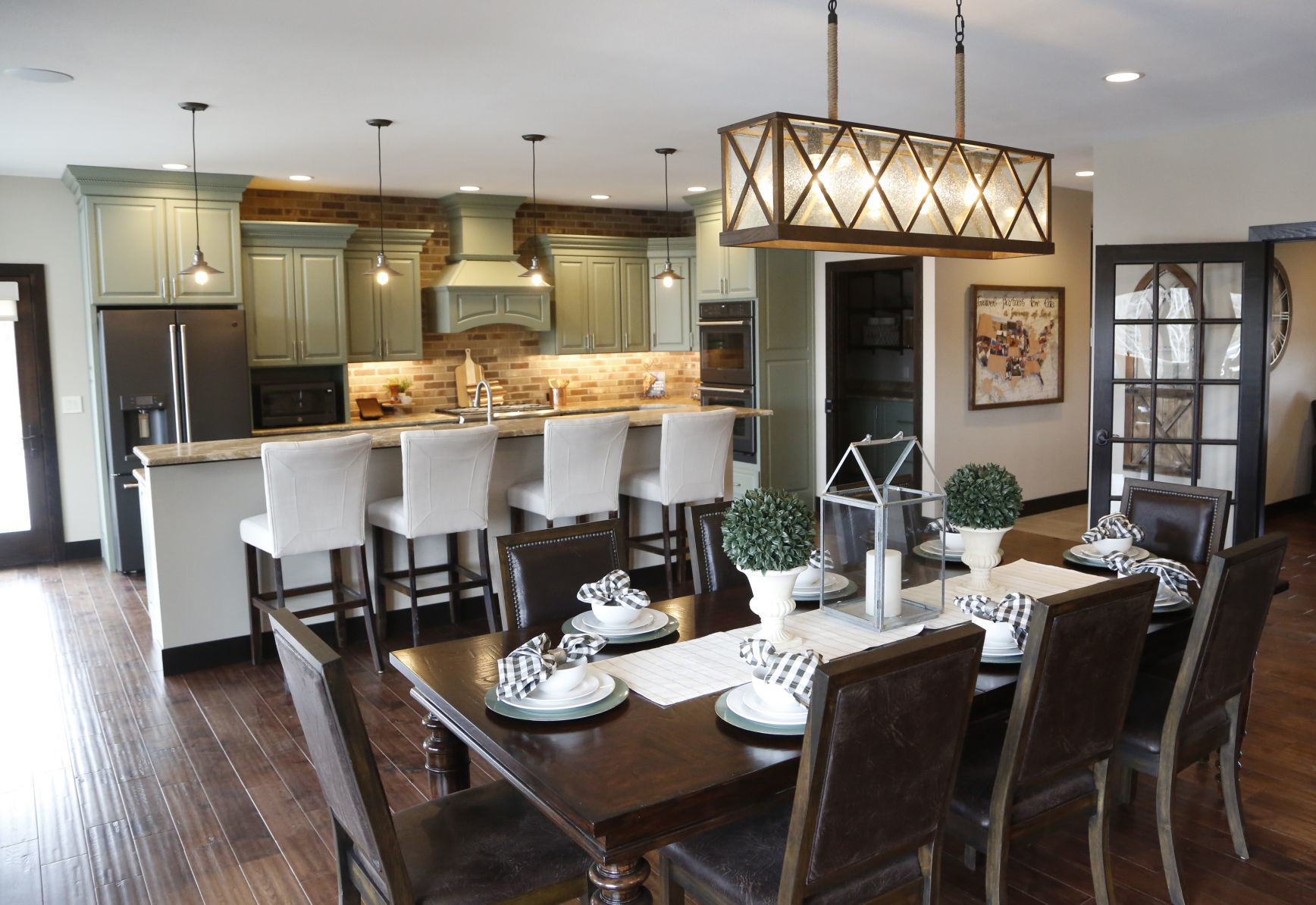 040518mp-Taylor-Danielle-Morris-smart-home-30